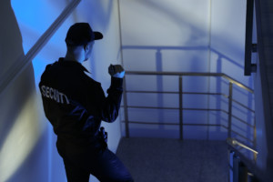 Moderne Nachtwächter: PRÄVENTION AKTUELL ist mit einem Sicherheitsdienst unterwegs