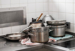 Die Küche: Auch bei der Zubereitung der Mahlzeiten sind Insassen im Einsatz.