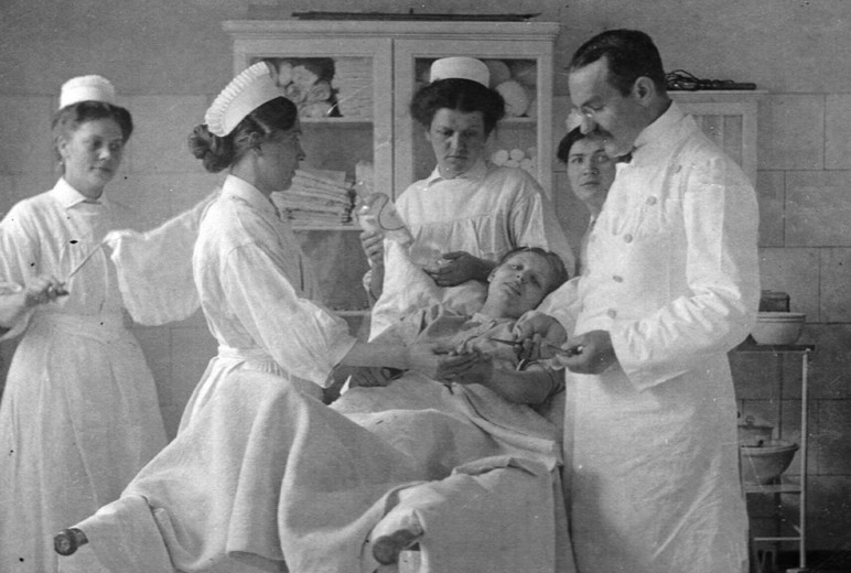 Krankenpflege zu Beginn des 20. Jahrhunderts