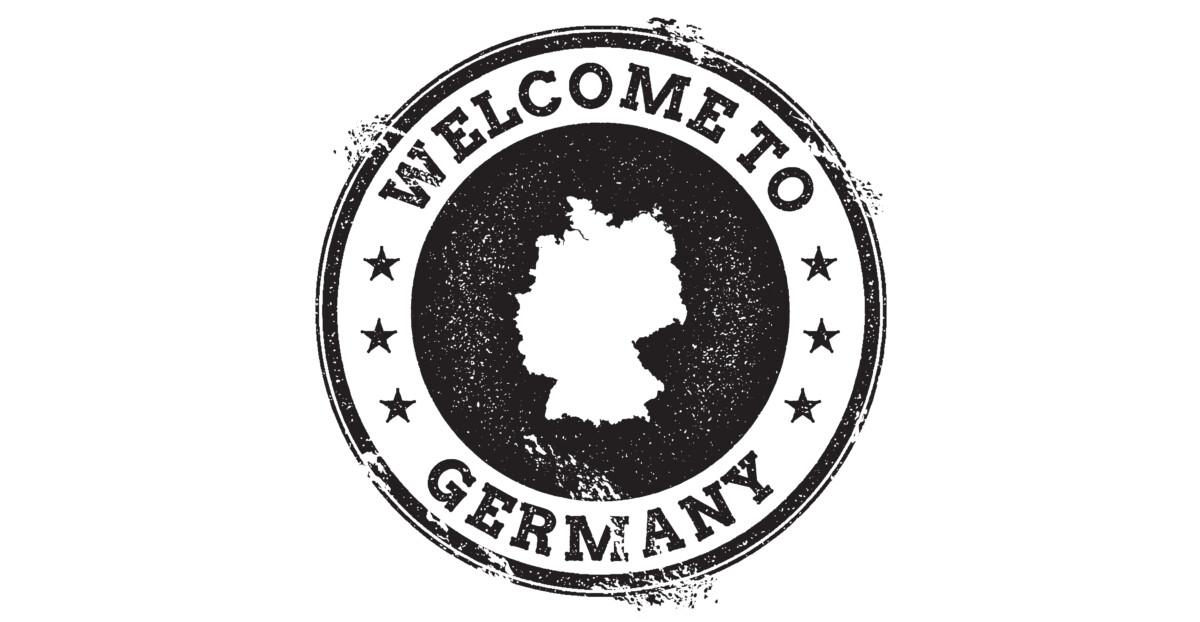 Schwarz-weißer Stempel im Grunge-Look mit der Silhouette Deutschlands in der Mitte und dem Text „WELCOME TO GERMANY“, umgeben von Sternen.