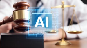 Richterhammer neben goldener Waage, davor leuchtet ein digitales Feld mit der Aufschrift „AI“.